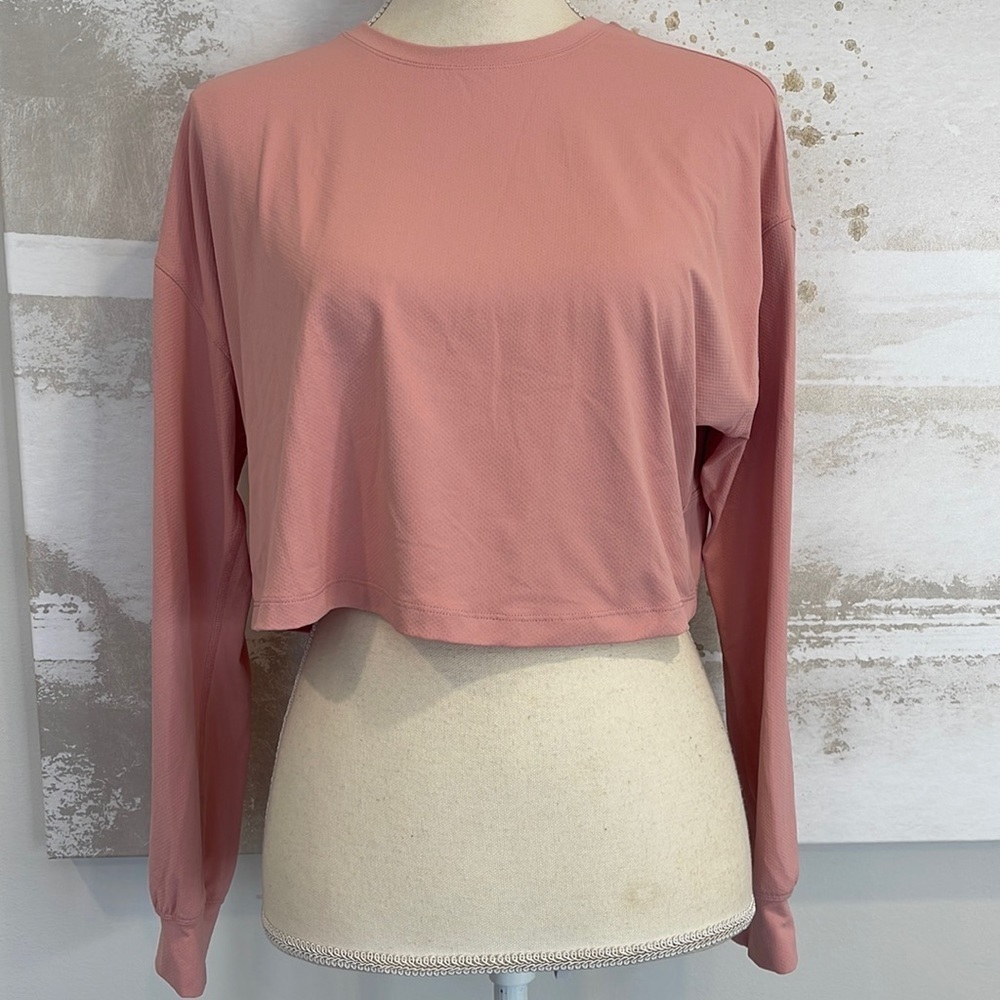 Cropped Long Sleeve Workout Top (color: peach/salmon)